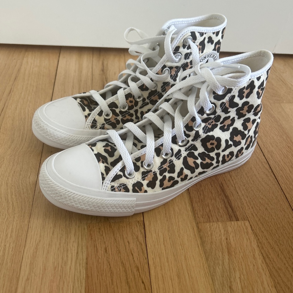Size 7.5 Women's Cheetah Print Chuck Taylor All-Star Platform Converse